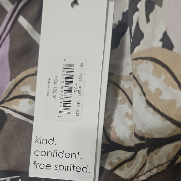 Elegant Leaf Print Blouse - Lavender and Cream - Picture 3 of 4